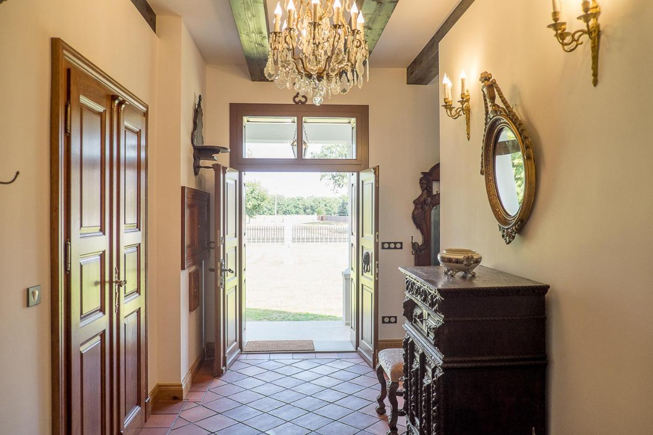 Dwór Gogolewo nad Wartą Acomodação com café da manhã Ksiaz Wielkopolski Exterior foto